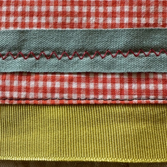 Wonderful, classic, gingham skirt by Neesh byDAR. Size S - Picture 3 of 6